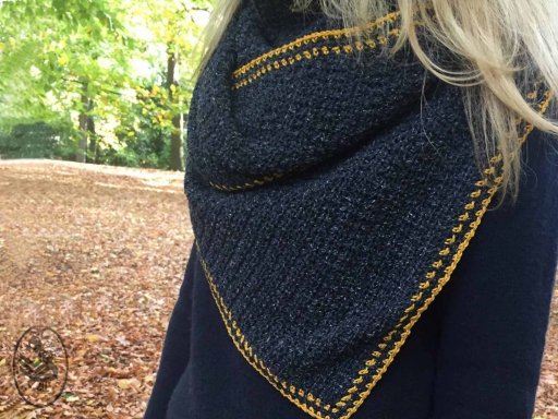 Asymmetric scarf