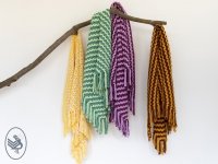 Cluster V-stitch shawl