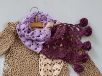 Echarpe d’enfant à pompons